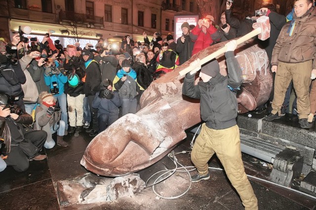 ЩОБ НІКОЛИ НЕ ЗАБУТИ. 60 ВРАЖАЮЧИХ ФОТО З МАЙДАНУ