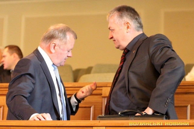 Ліворуч Валерій Діброва