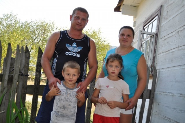 молода сім’я Ковальчуків чекає на документи з Луцька вже кілька місяців