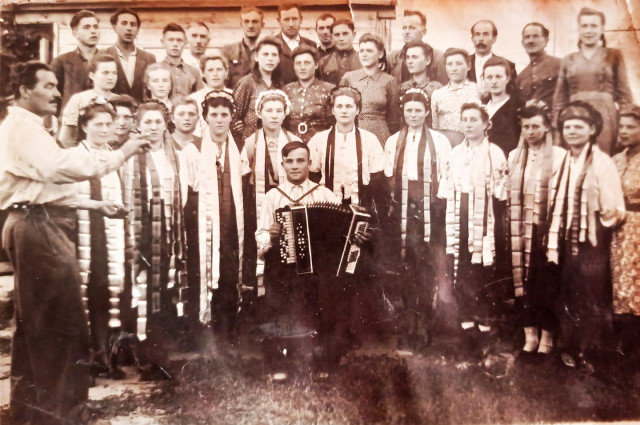 Сільський хор, 1950 р. З фондів Історичного музею Штунської ЗОШ І-ІІІ ступенів, фото з Фейсбук-сторінки «Інформаційна сторінка села Штунь».
