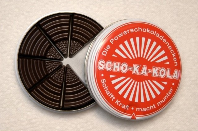 Шоколад Scho-Ka-Kola досі випускають в такій самій упаковці, що й під час Другої світової війни