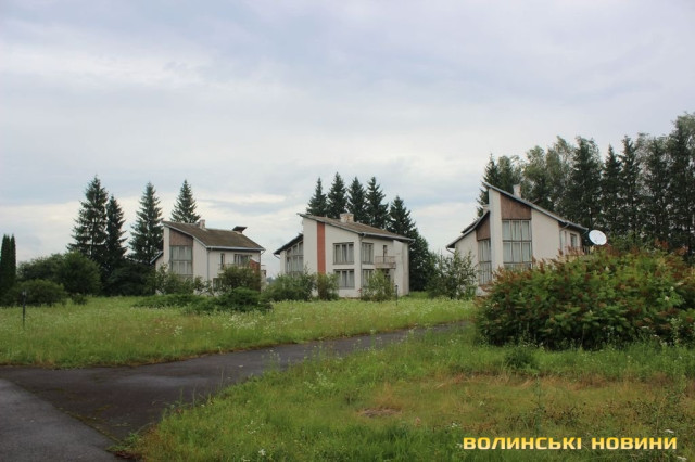 Інші котеджі, які пустують