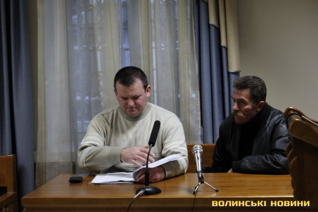 Іван Махновець (справа). Фото виконане до початку судового засідання