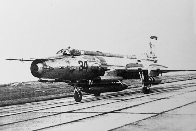 Винищувач бомбардувальник Су 17М2 на Луцькому військовому аеродромі 1975 рік