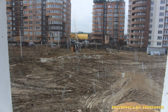 За вікном - місце для спортзалу