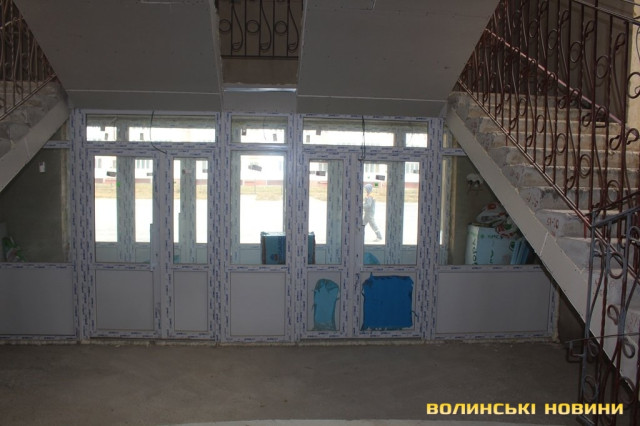 центральний вхід зсередини