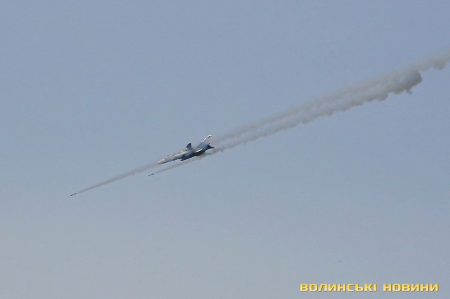 Удар некерованими ракетами С-24