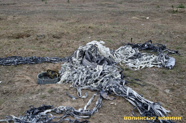 Залишки парашуту бомб ФАБ-500ШЛ