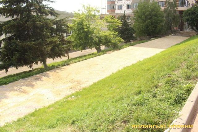 Тут буде квітковий ринок