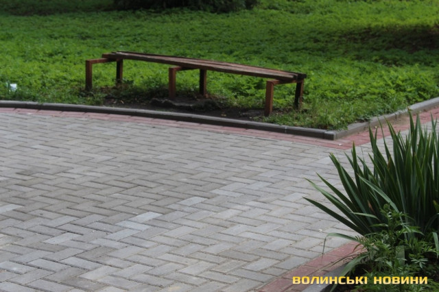 Ці лавки замінять на нові