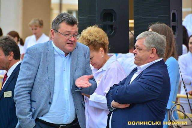 Начальник управління охорони здоровя Волинської ОДА Ігор Ващенюк та депутат Волиньради Анатолій Вітів