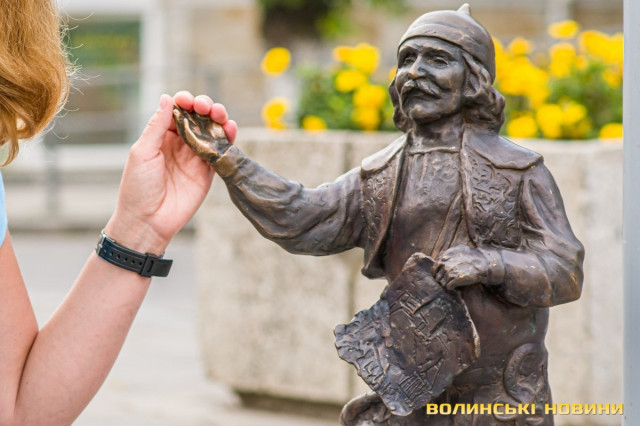 Потримати за руку Провідника – гарна прикмета.