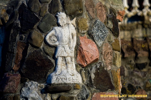 Копію легендарної кахлі можна побачити біля будинку архітектора Миколи Голованя.