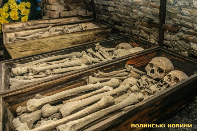 У крипті Хрестовоздвиженського храму поховано багато відомих луцьких братчиків