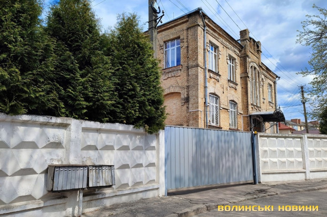 У цьому будинку діяла і Талмуд-Тора, і бухгалтерські курси.