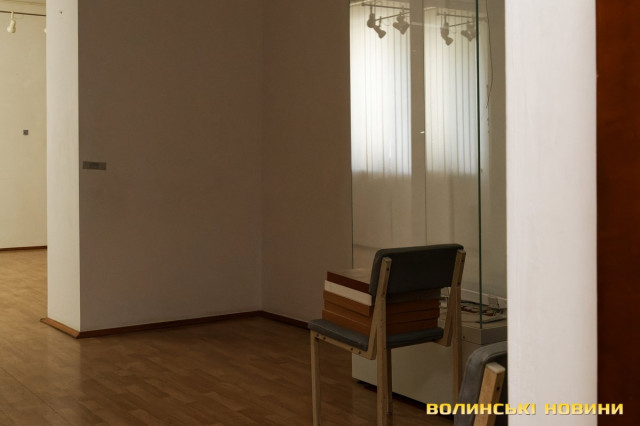 Порожній стенд ікони Холмської Богоматері – символ війни.