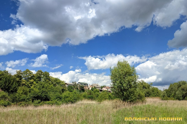 Вид на вулицю Гірну із заплави Стиру.