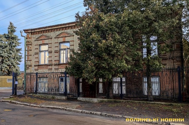 Від споруди гімназії на сучасній вулиці Гаврилюка залишилися лише стіни.