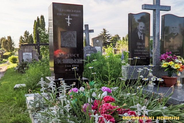 Могила Модеста Пилиповича на кладовищі в Гаразджі.