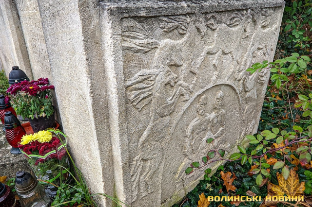 Теодозія Бриж похована разом із своїм чоловіком Євгеном Безніском.