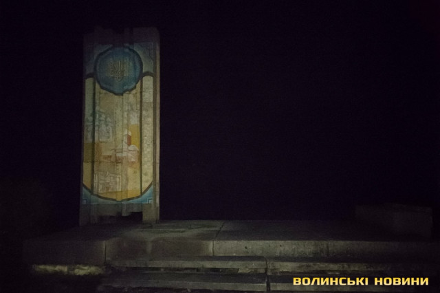 У 2017 році вандали знищили скульптуру Теодозії Бриж, яка стояла в Радехові.