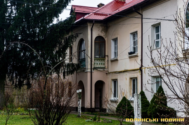 Балконів на будинках колонії зовсім мало