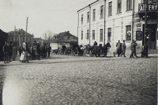 Аптека праворуч