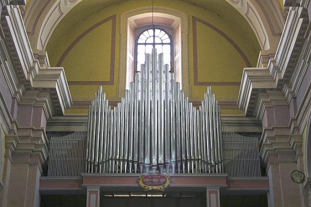 Нинішній орган у костелі