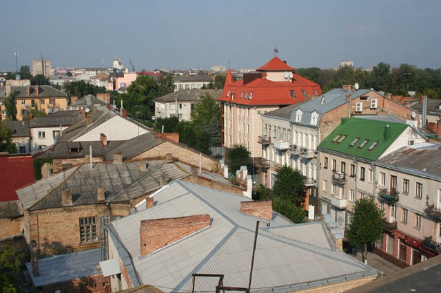 Сучасна забудова Хмельника. Вулиця Лесі Українки тут головна
