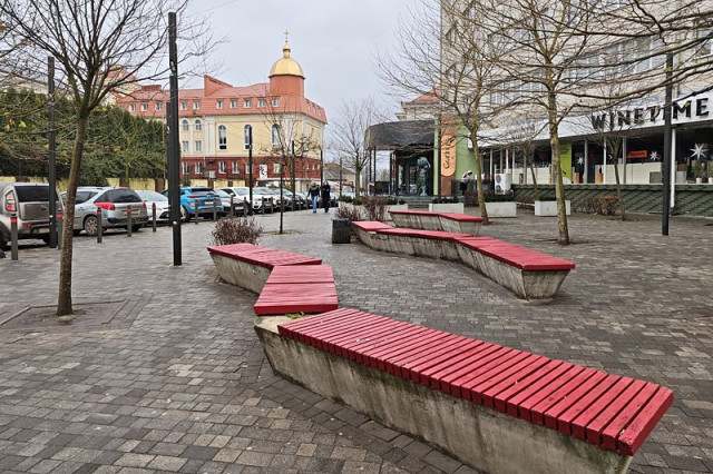 Сквер, де колись була тераса цукерні Italia