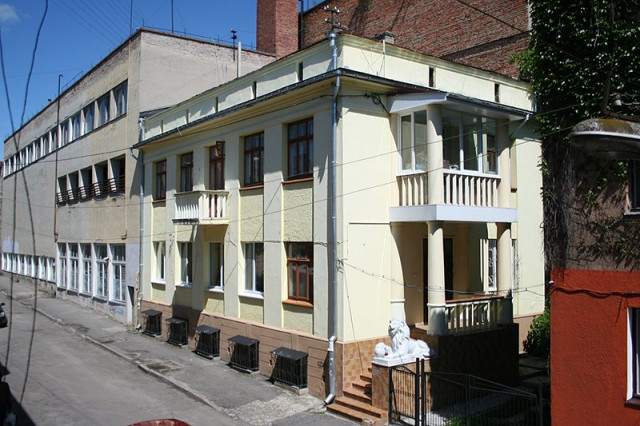 Будинок з левом (Олександра Дудде)