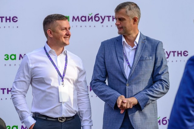 Андрій Разумовський (ліворуч) запевнив, що давно прийняв рішення приєднатись до «ЗА Майбутнє»