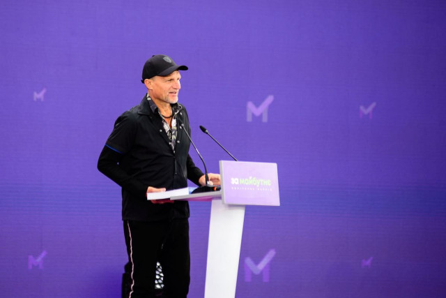 Несподіваний гість – Олег Скрипка. Наприкінці не витримує і таки співає. Щоправда, не свою творчість, а гімн