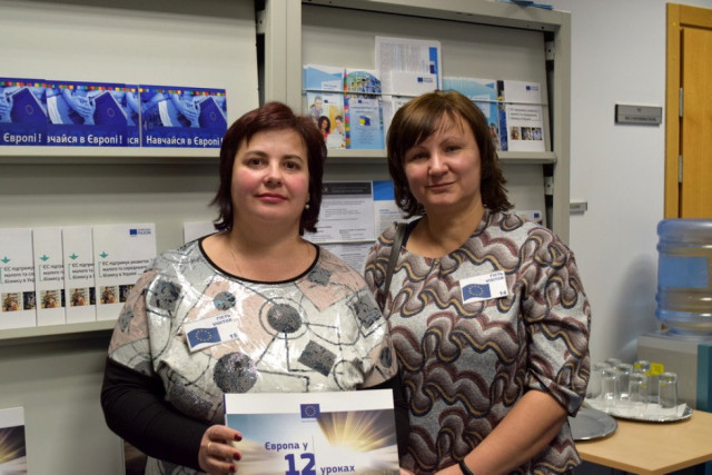 Ольга Чухілевич з директоркою школи Лілією Купіч у Представництві ЄС у Києві