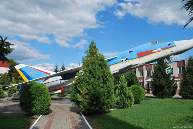 Бомбардувальник Су 24 на території Луцького Державного авіаційного ремонтного заводу Мотор