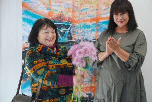 Тетяна Галькун приймає вітання від Тетяни Гнатів