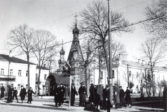 Сквер з каплицею