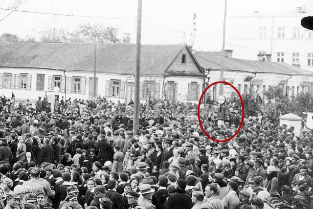 Бензоколонка обведена кольором