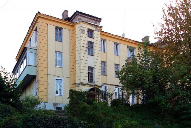 Житловий будинок на вулиці Банковій (Потапова), зведений для працівників банку