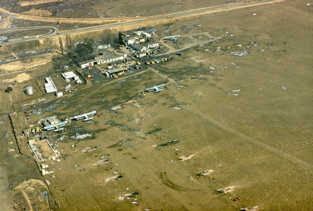 Старий Луцький цивільний аеропорт в районі сучасного гіпермаркету Там Там