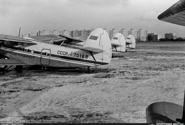 Старий Луцький цивільний аеропорт в районі сучасного гіпермаркету Там Там Березень 1980 року