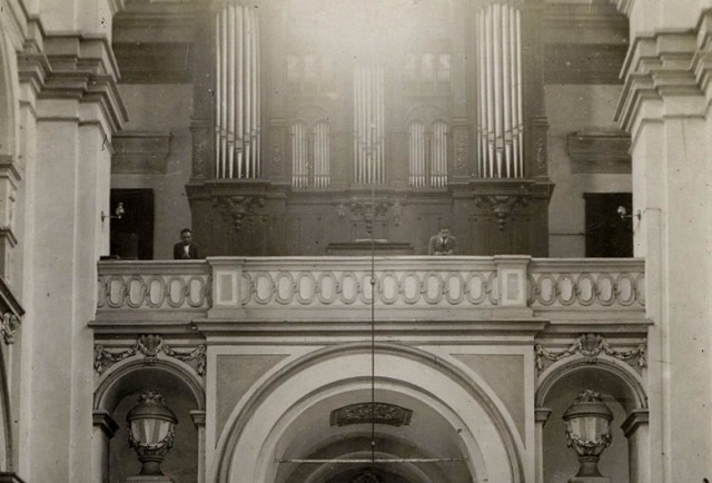 Орган Слівінського у костелі, фото приблизно 1920 року