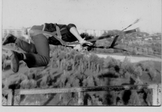 Стрибок з парашутної вежі в Луцьку