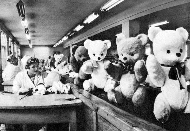 Луцький завод культурно-побутових виробів серед іншого випускав великий асортимент дитячих іграшок