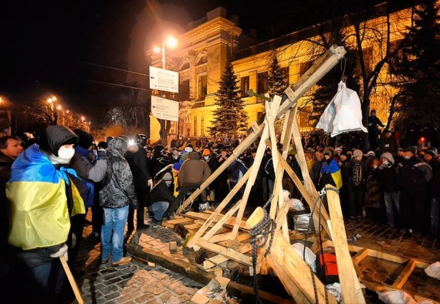 ЩОБ НІКОЛИ НЕ ЗАБУТИ. 60 ВРАЖАЮЧИХ ФОТО З МАЙДАНУ