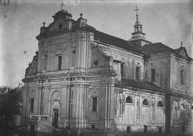 Костел бернардинів в середині ХІХ століття. Зображення з сайту kresy.pl
