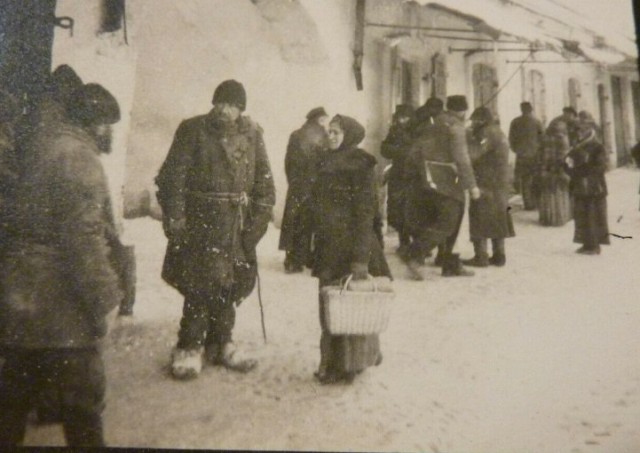Місцеві мешканці та біженці на вулицях Ковеля, 1915 р.