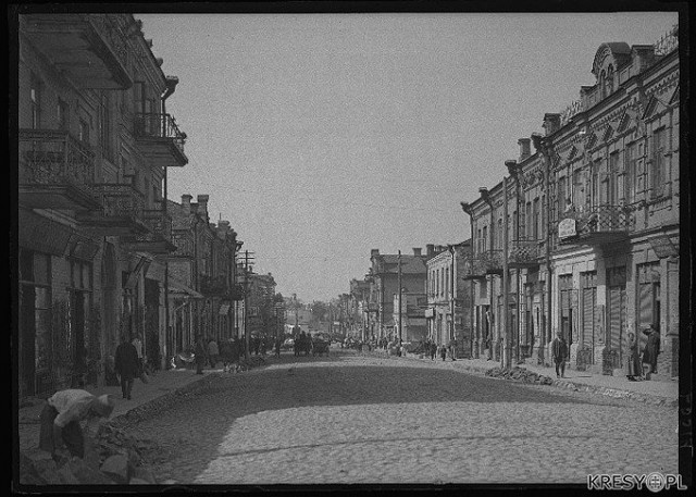 Брукар виконує роботи (зліва унизу) на вулиці Ягеллонській у 1925 році
