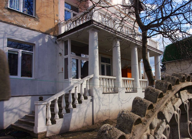 Вілла Розаліні в наш час. Вхід