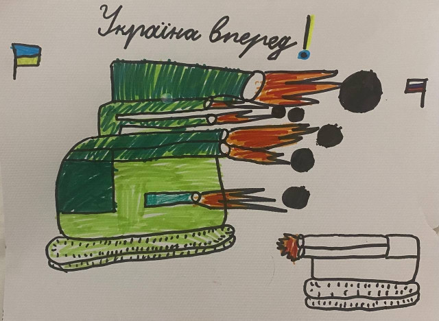 Аліса, 8 років. Вона з Києва, але зараз з батьком в Трускавці